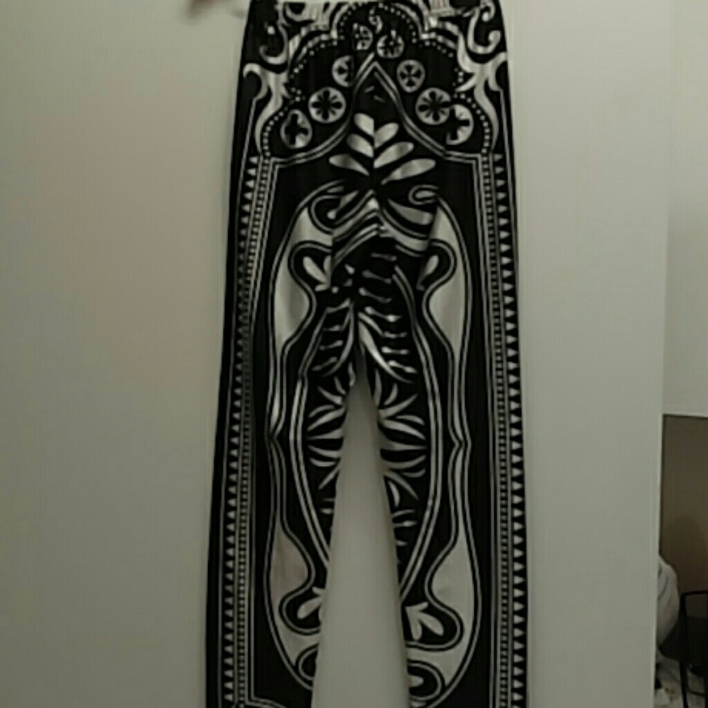 Queen of hearts playing card silky leggings - Picture 3 of 3